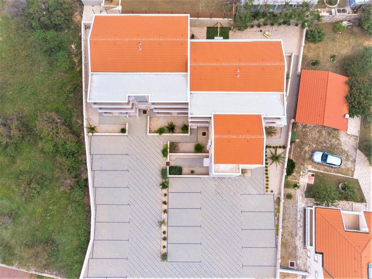 Apartments Kristina, Place For The Family Stara Novalja Exterior photo